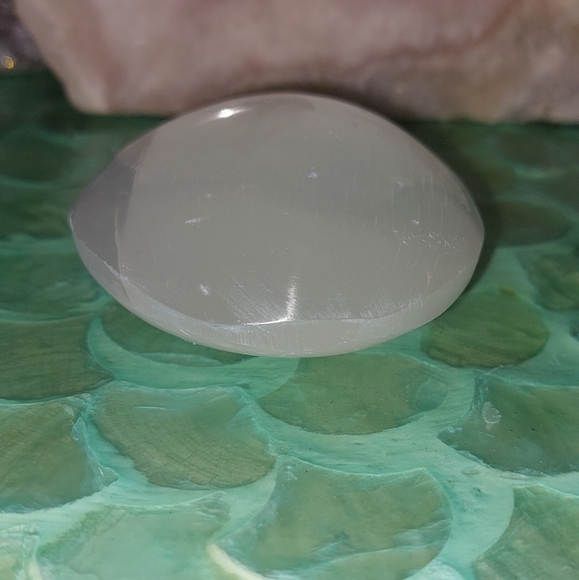 Selenite Palm Stone - Picture 5 of 7